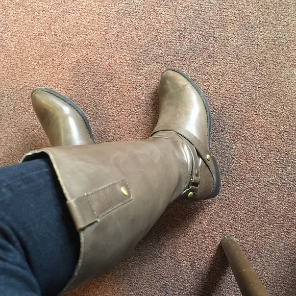 Boots - Picture 3 of 3